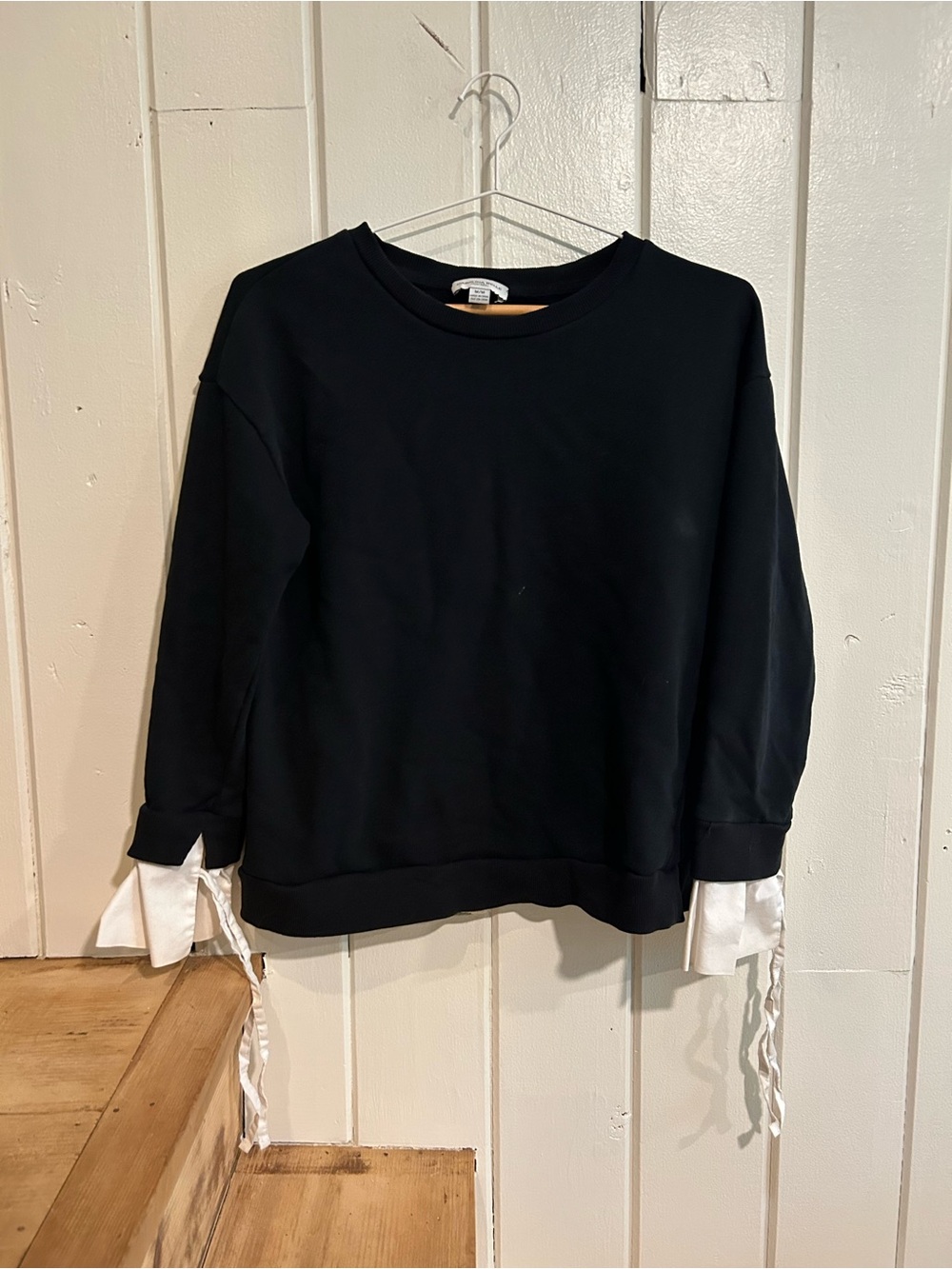 CAROLINA BELLE Minimalist Academia Black Layered Crewneck